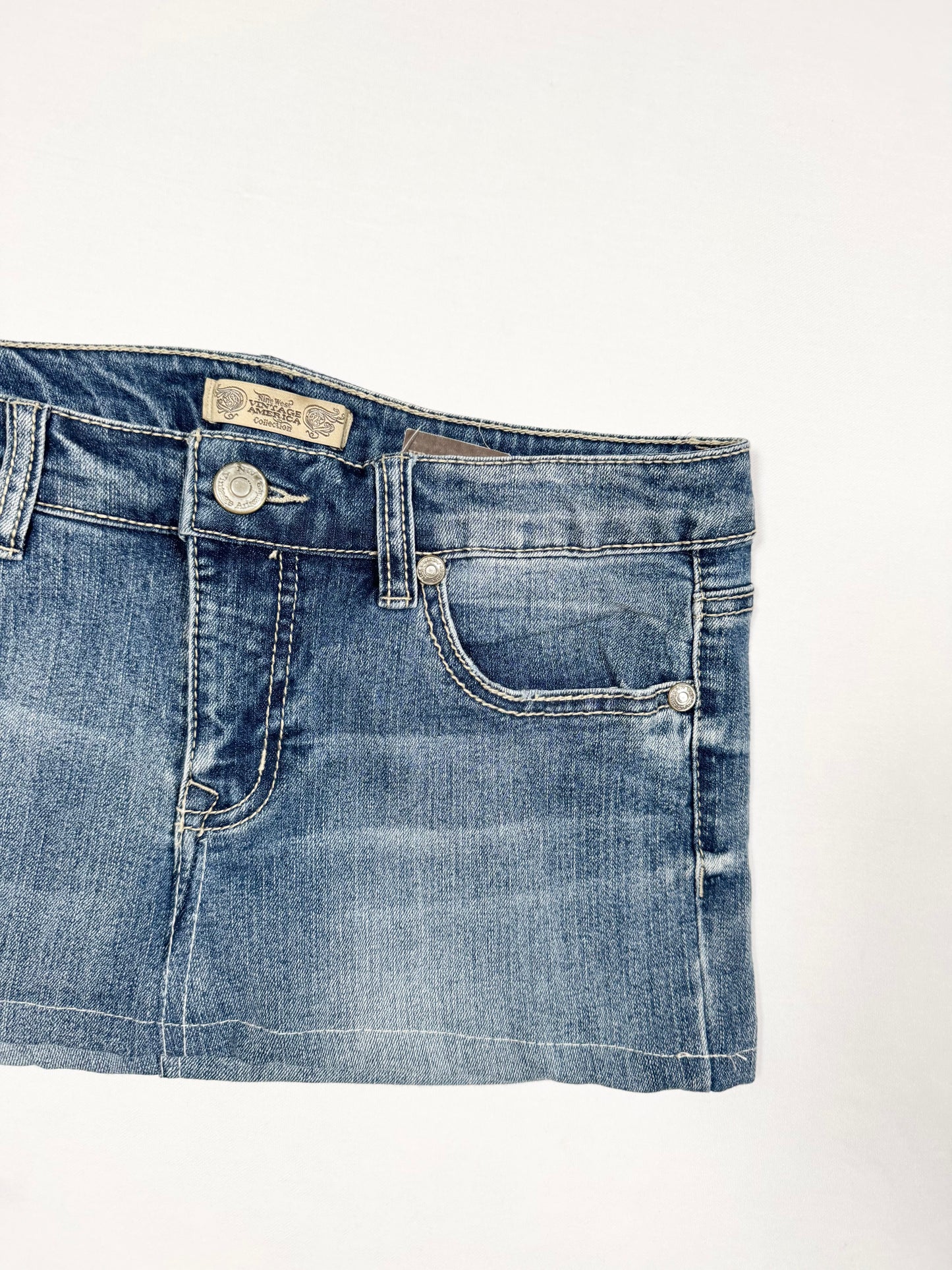 Embroidered Mini Skirt ♡ Size M