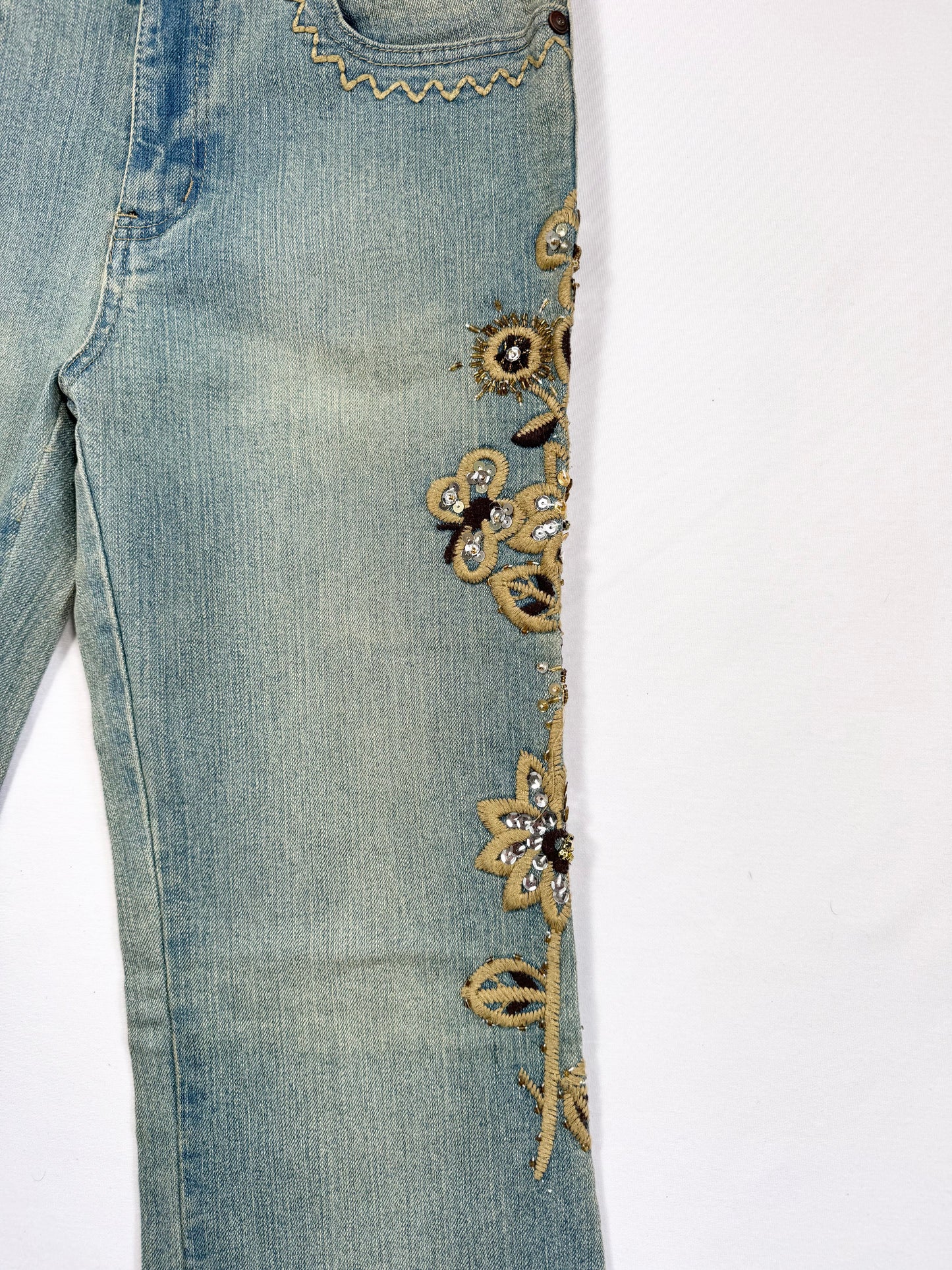Lightwash Embroidered Flower Butterfly Flared Jeans ♡ 28”