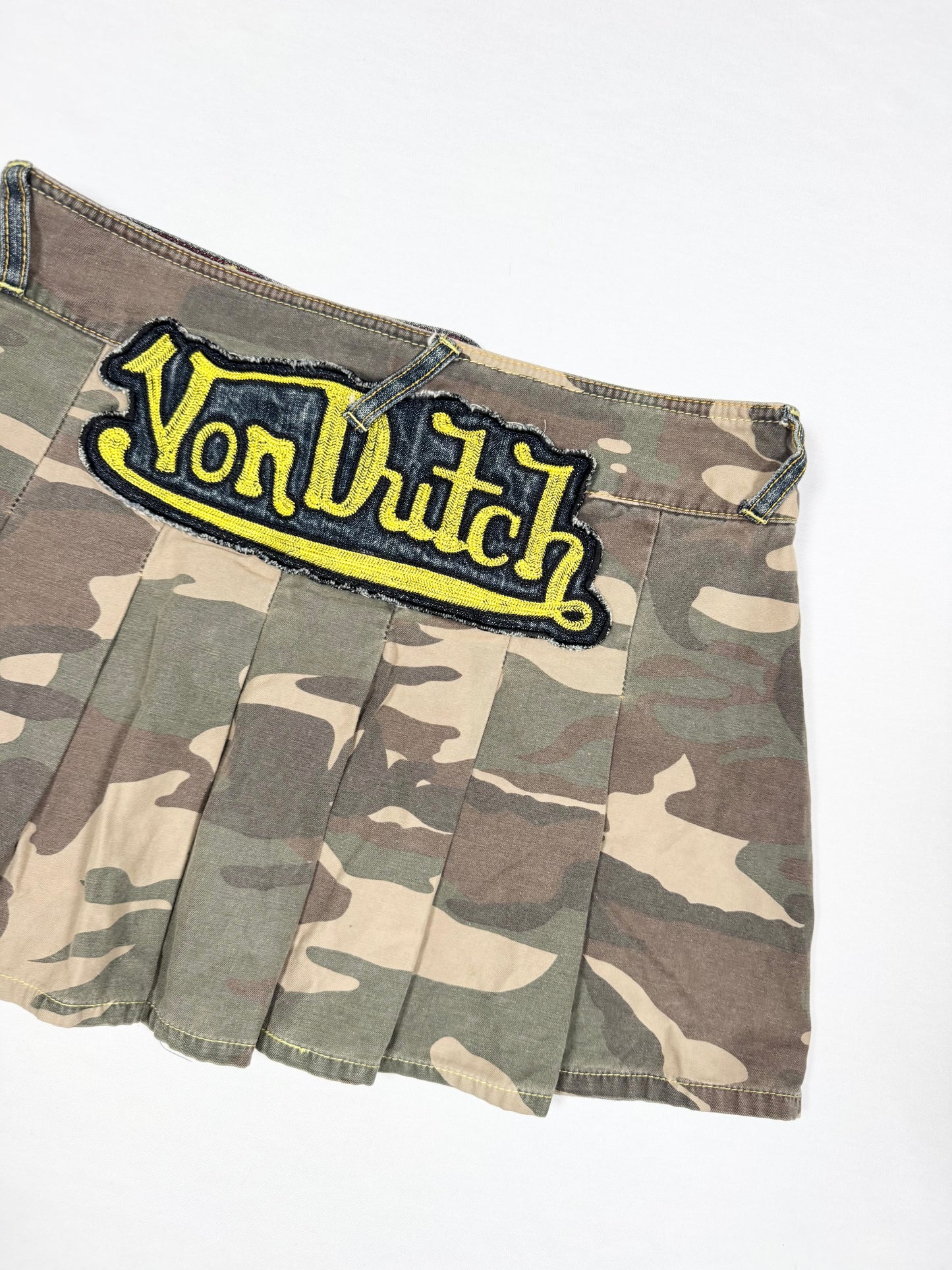 Von Dutch Camo Pleated Skirt ♡ Size XS