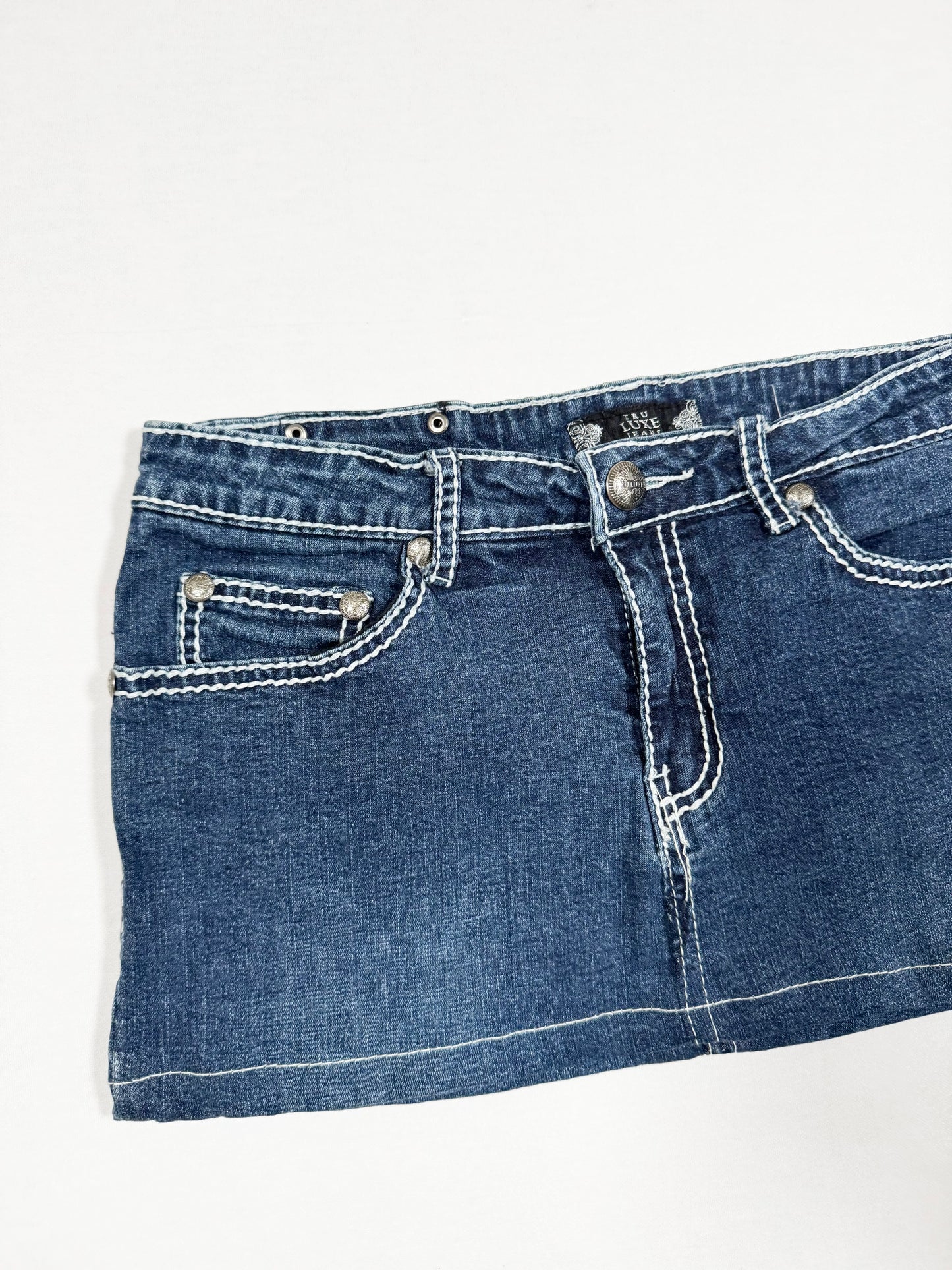 Embroidered Mini Skirt ♡ Size S