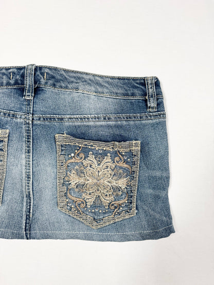 Embroidered Mini Skirt ♡ Size M