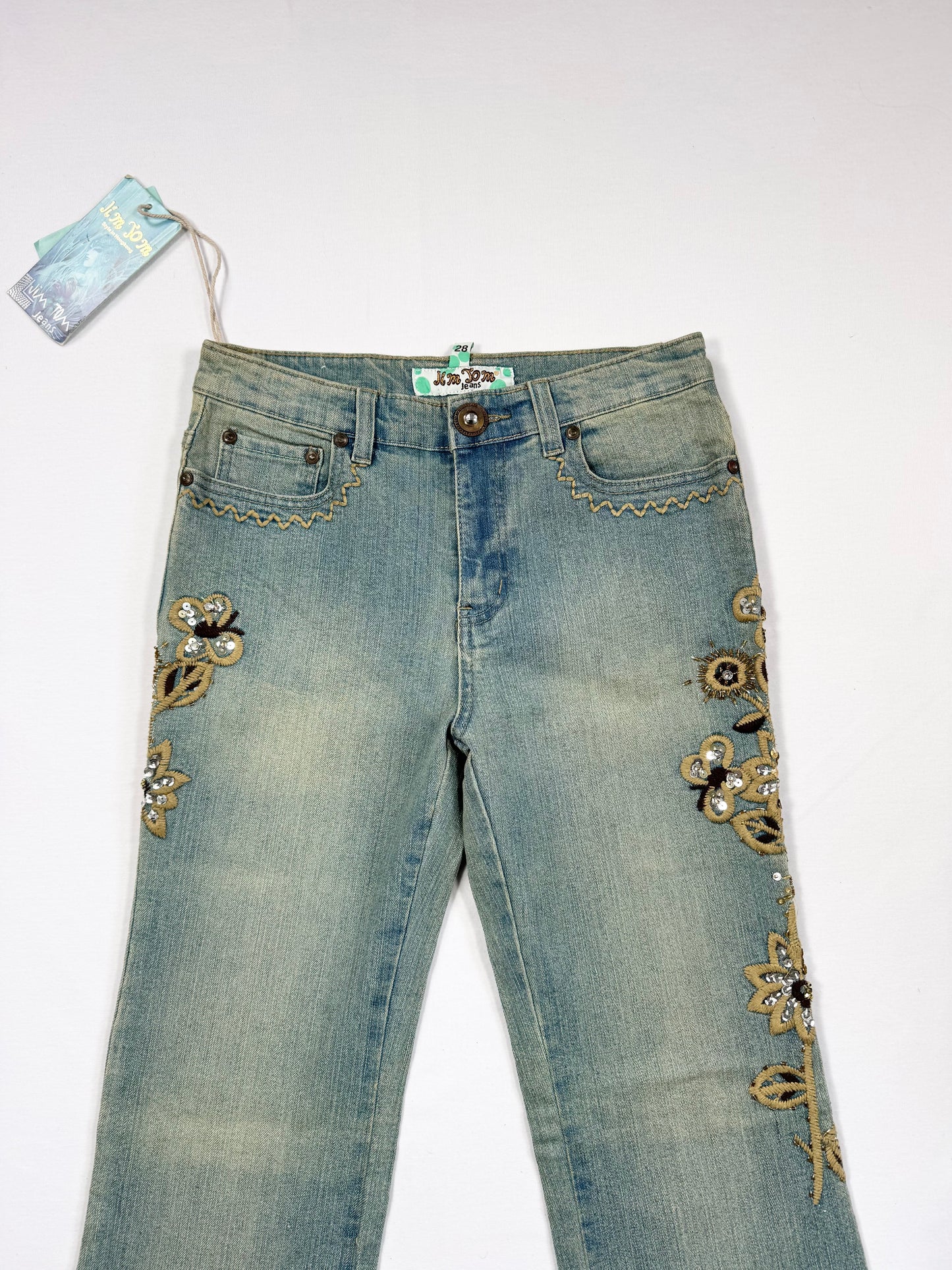 Lightwash Embroidered Flower Butterfly Flared Jeans ♡ 28”