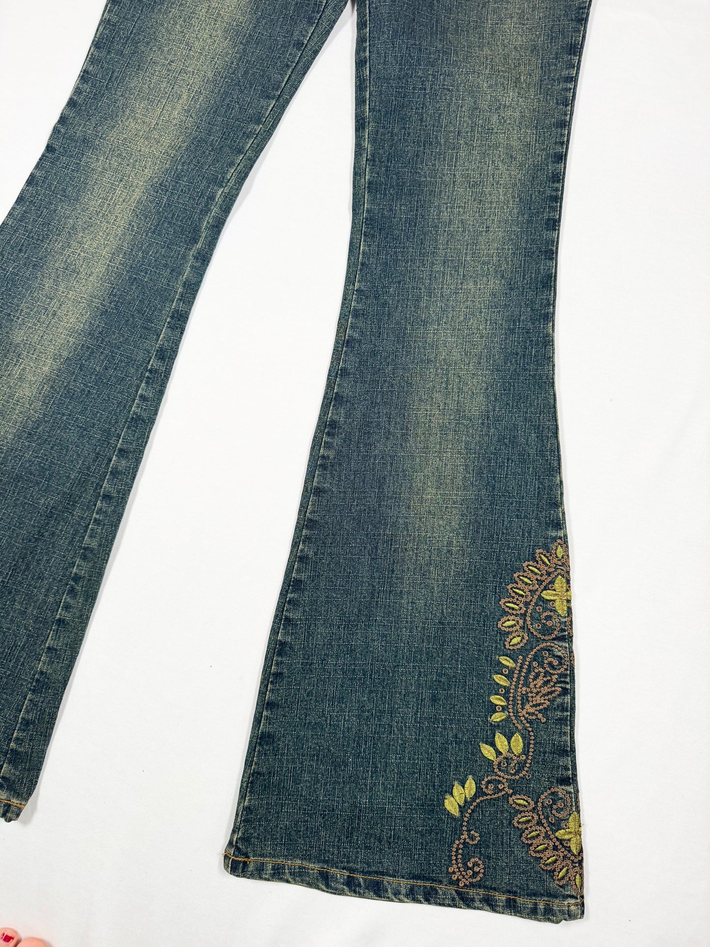 Embroidered Flared Jeans ♡ Size XS