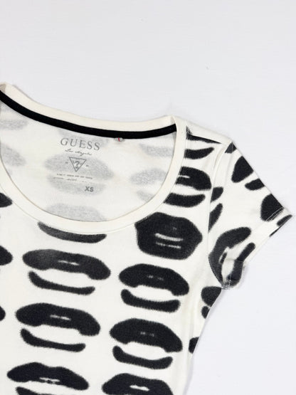 Guess Lips Tee ♡ XS