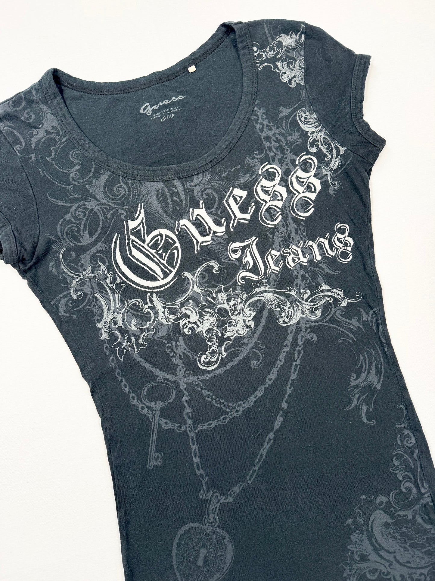 Guess Grunge Tee ♡ XS