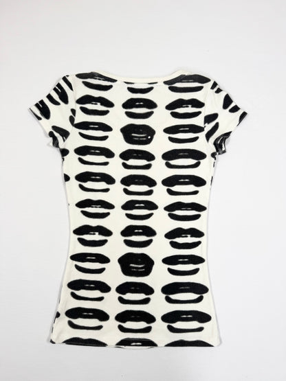Guess Lips Tee ♡ XS